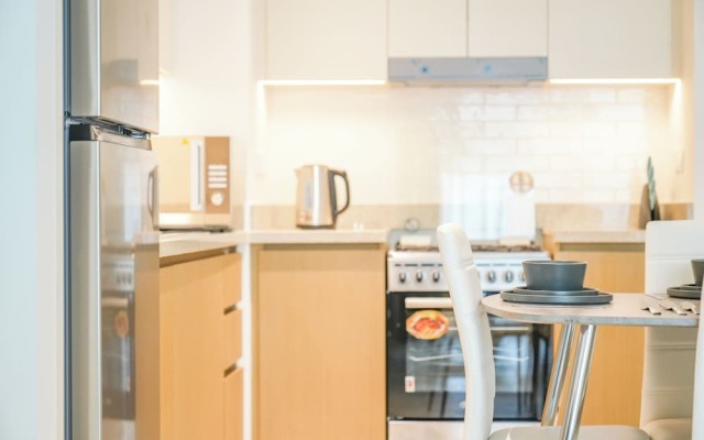 Yogi - Elegant Apartment With Balcony Amidst Vibrant Area