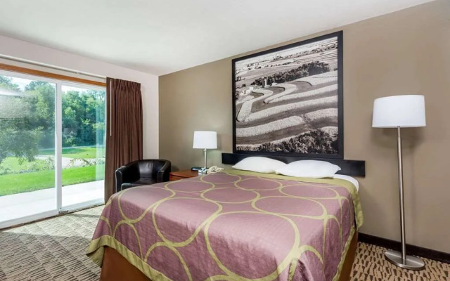 Super 8 By Wyndham Platteville