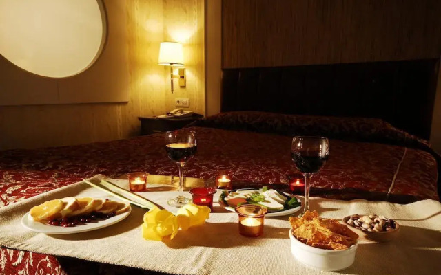 Taksim Metropark Hotel