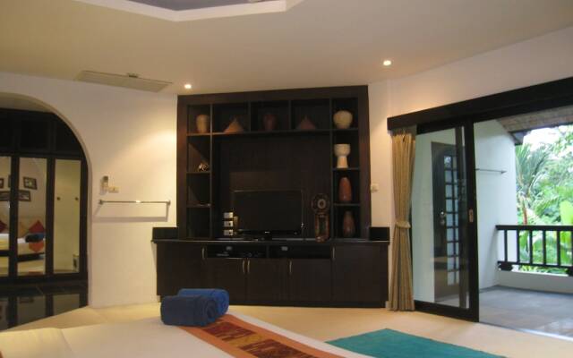 Surin Springs Villa 8 by PIPS