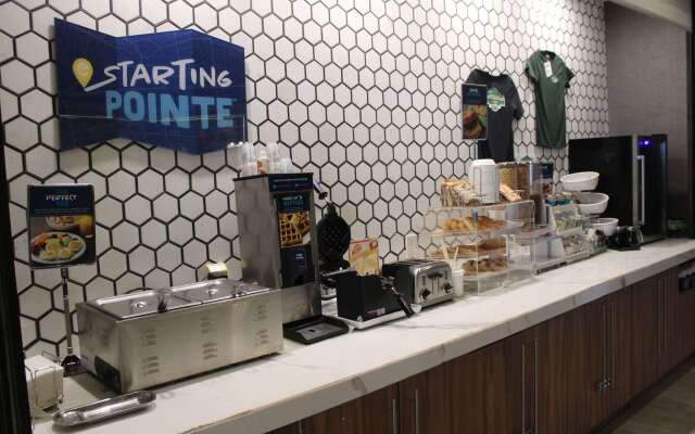 Clarion Pointe Marshall