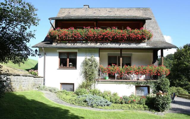 Lovely Apartment in Oberkirchen near Golfing and Horse Riding