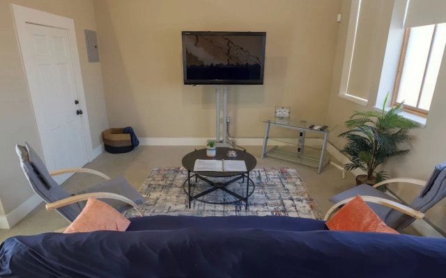 Gorgeous Guesthouse Near Amazing Downtown