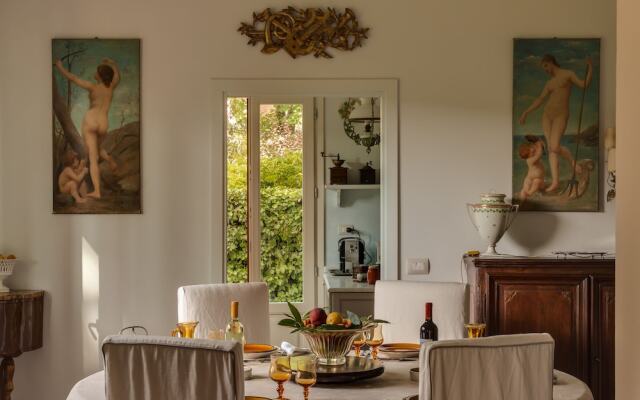 Forte dei Marmi renewed 6 bedroom villa