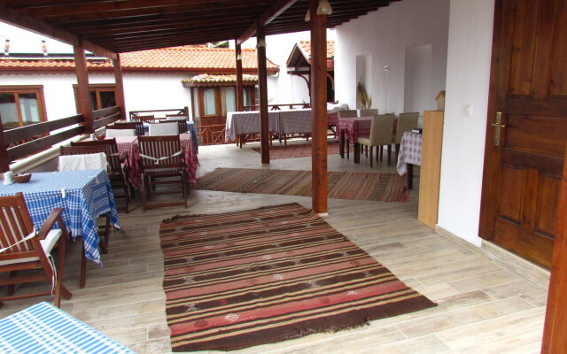 Amazon Petite Palace
