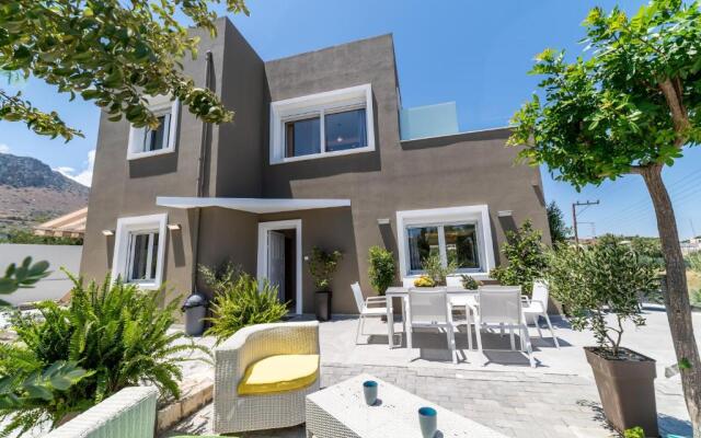 Thomas Villa Hersonissos - Private Pool - Sleeps 6