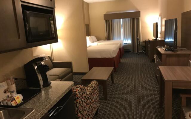 Holiday Inn Express & Suites Fredericksburg by IHG