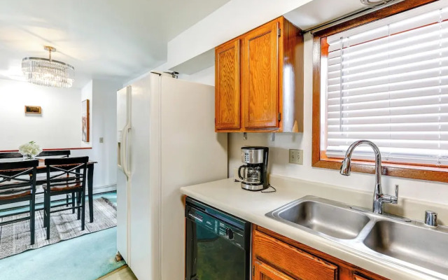 Near Dtwn & Pioneer Park: Fairbanks Home w/ Deck!