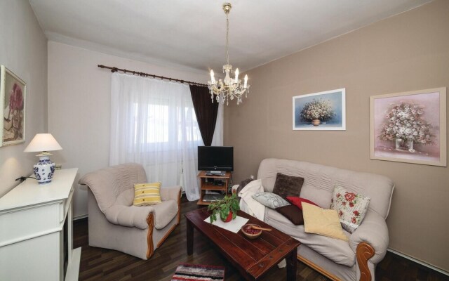 Amazing Home in Brodarica With Wifi and 3 Bedrooms