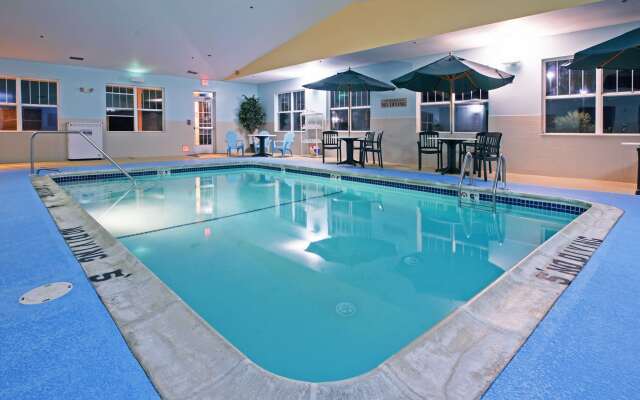 Country Inn & Suites by Radisson, Lansing, MI
