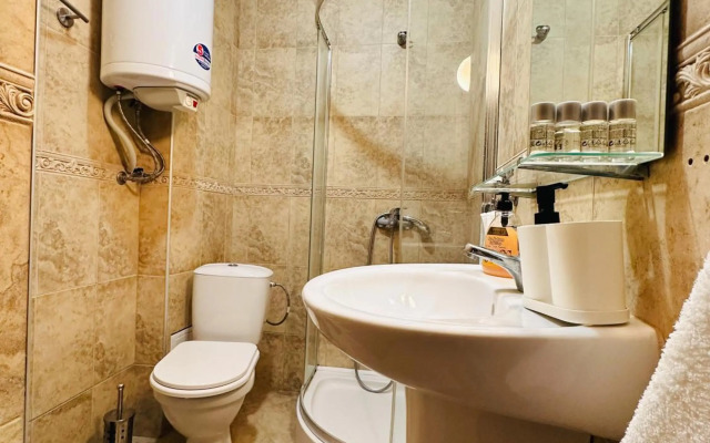 Apartment #1 - Sunshine and Love