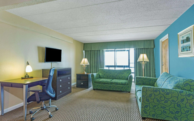 Travelodge by Wyndham Suites Virginia Beach Oceanfront