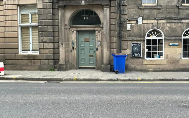 Sunshine On Leith Apartment