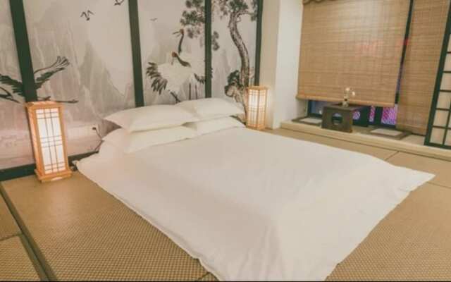 Carol Service Apartment