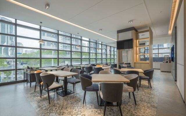 Holiday Inn Express Chongqing Caiyun Lake by IHG