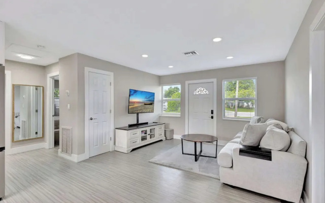 Sunshine Villa w/ Private Pool