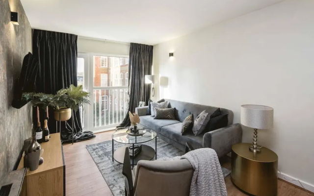 Luxe Living in a 2-bedroom Canary Wharf Haven