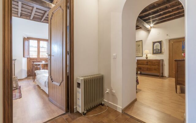 Montecitorio & Pantheon Stylish Flat