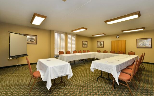 Holiday Inn Express & Suites Phoenix - Tempe by IHG