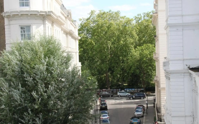 Elysee Hyde Park