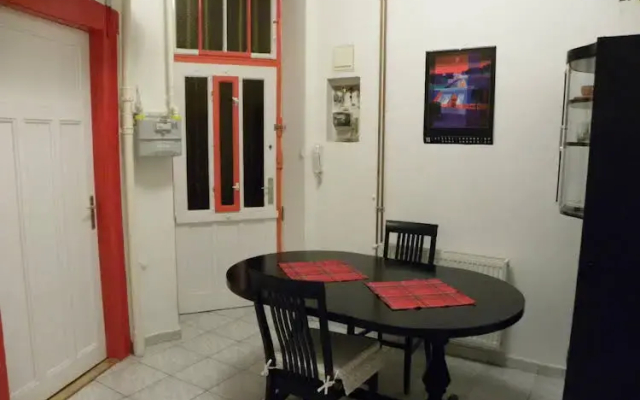Market Square Apartment
