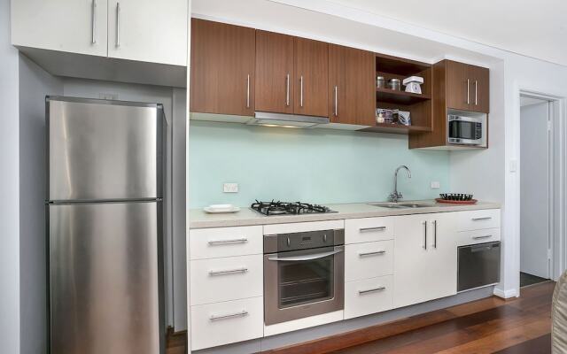 Contemporary Garden Apartment - SINC1