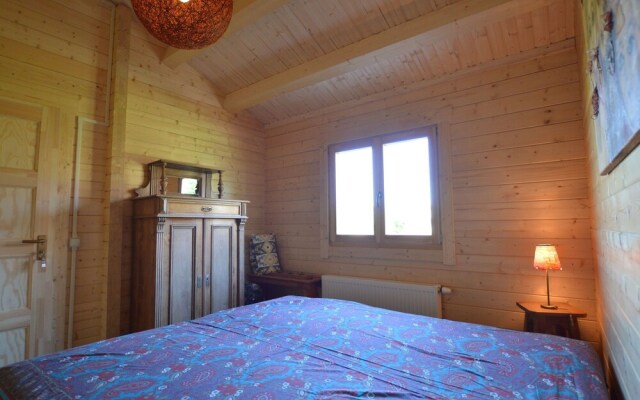 Cosy Chalet in Lottum With Garden