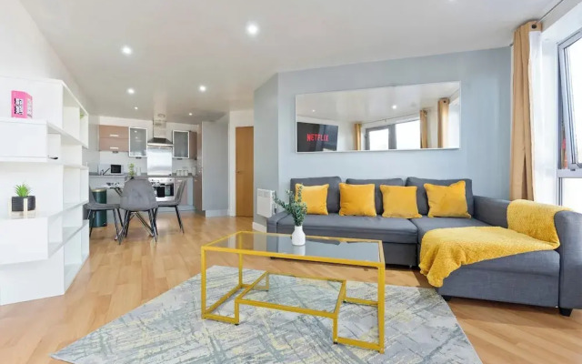 Chic Birmingham Apartment With 2 Bedrooms