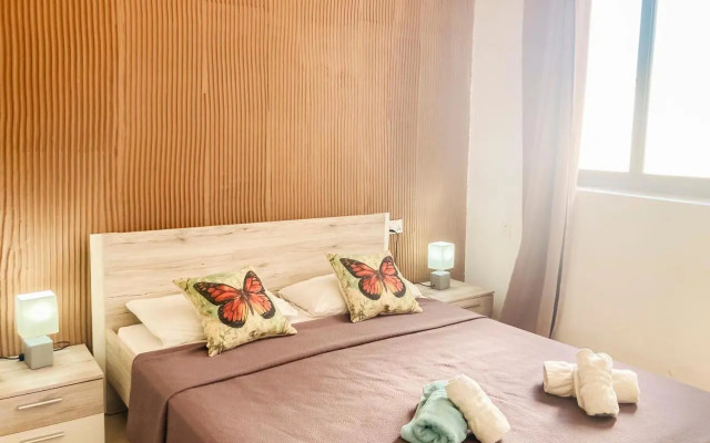 XL Central Home - Sleeps 10 people