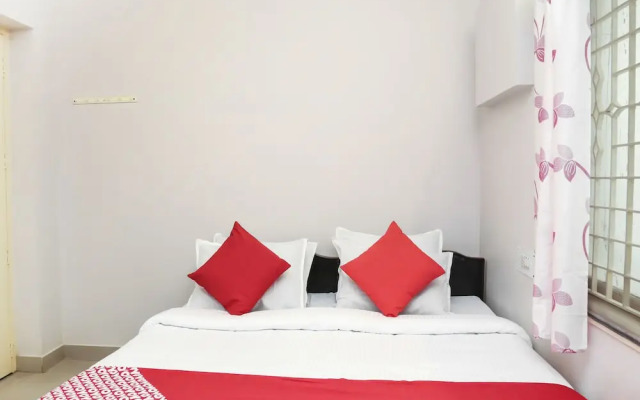 Capital O 14623 Travellers Inn