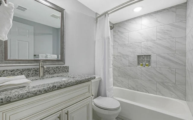 Spacious 5 Bedroom Near Magazine St & Uptown