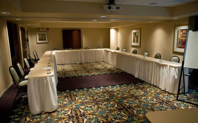 Hawthorn Suites by Wyndham Williamsville Buffalo Airport