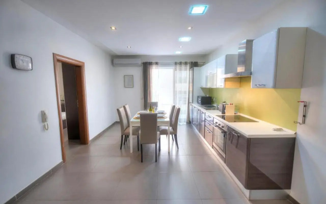 Bright & Large 2bedrooms in Sliema center MPOR1-1