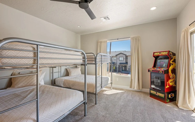 Zion's Paradise 6 Bedroom Townhouse