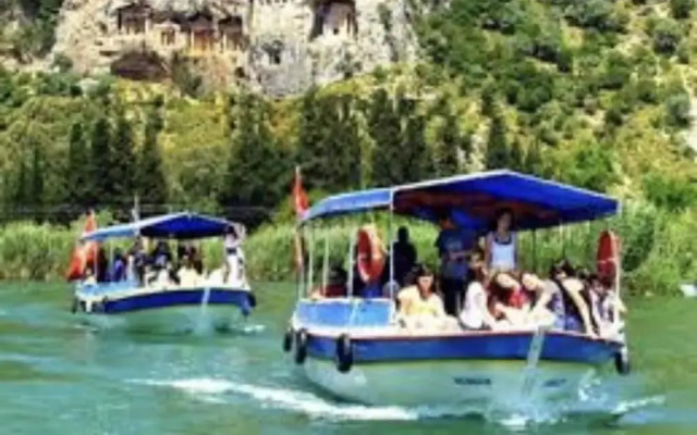 Stylish Ground Floor 3-bed Apartment in Dalyan