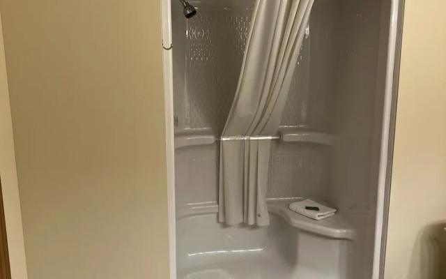 Lincoln Host Motor Inn
