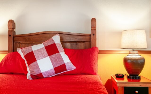 Casita Del Sol Charming Private Studio Studio Bedroom Cabin by RedAwning