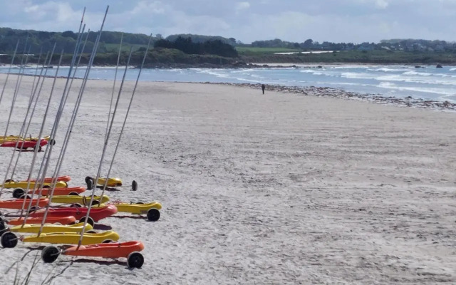 Semi-detached house with sea views, Cléder