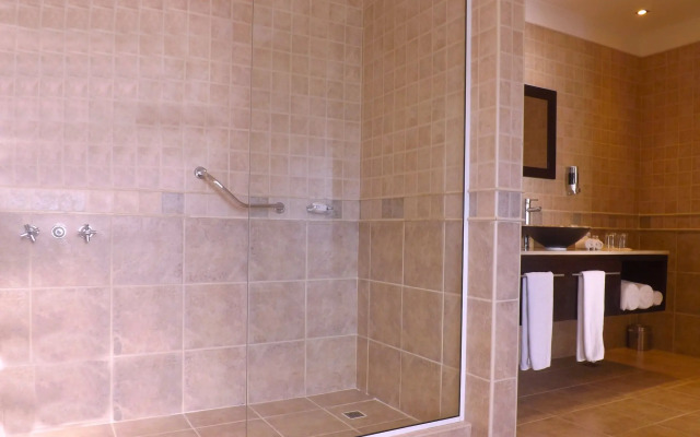 Xelena Hotel & Suites