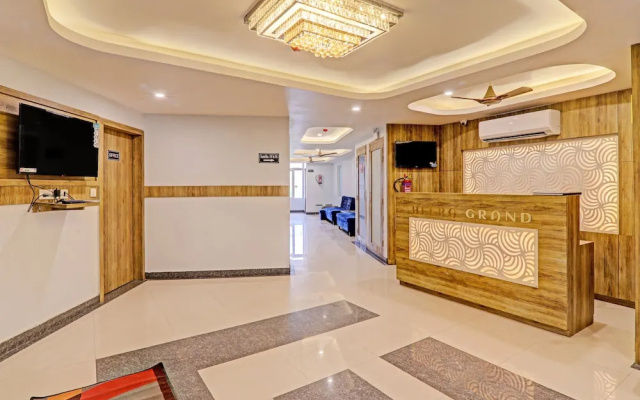 Hotel Heera Grand - Hotel in Λάκναου - Photo 2