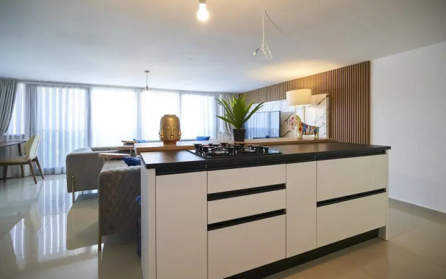 Amazing Penthouse Apartment With Rooftop Pool&bar