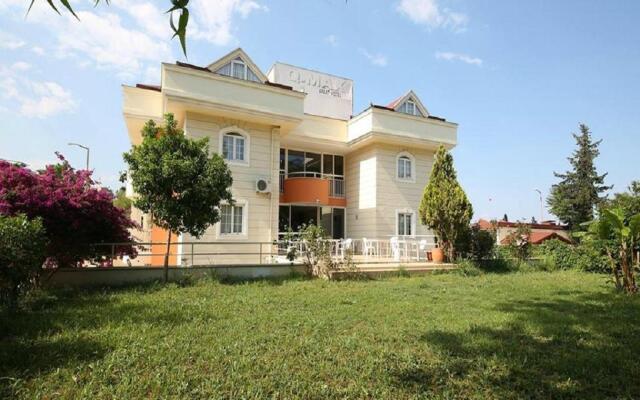 Qmax Apart Hotel