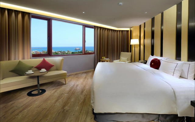 Shiny Ocean Hotel