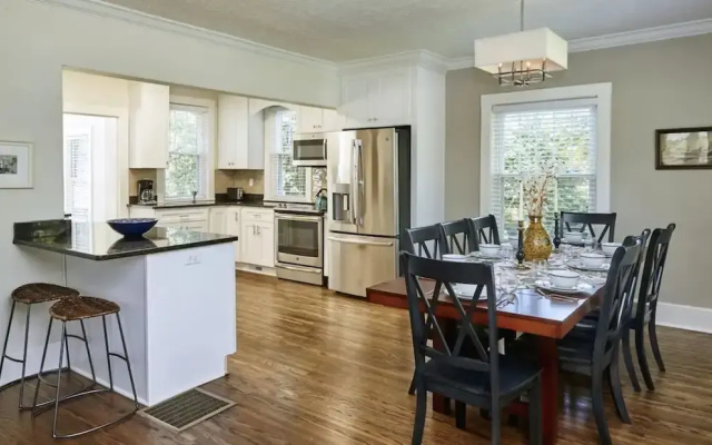 Beautiful 5BR Close to Downtown!Prime Derby House!
