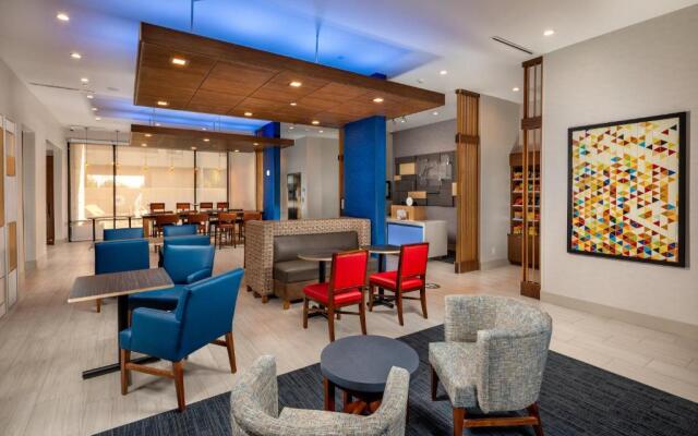 Holiday Inn Express & Suites Chatsworth by IHG