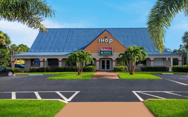 HomeTowne Studios By Red Roof Vero Beach - I-95