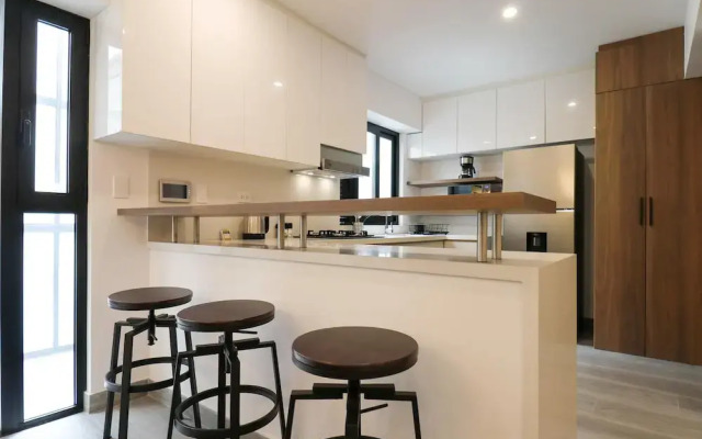 w Grandiose Duplex w Modern Deco in Miraflores