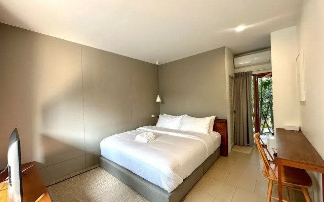 SUNKISS pool.bed.cafe