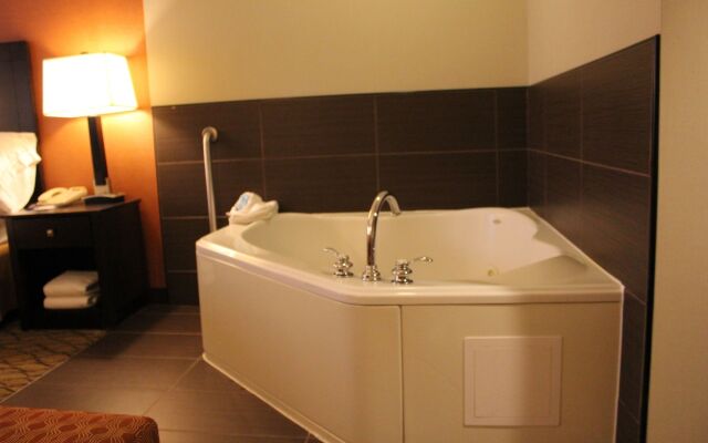 Holiday Inn Express Hotel & Suites Danbury - I-84 by IHG