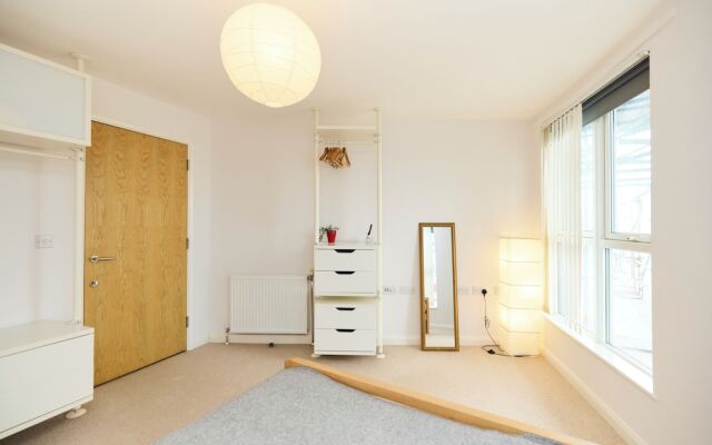 The Queensland Sanctuary - Trendy 2bdr Flat With Terrace
